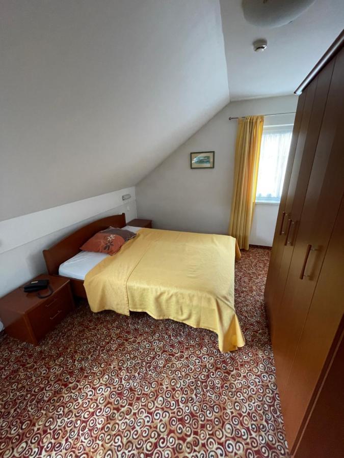 Gostisce Senica Hotel Senovo Exterior foto